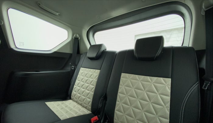2021 Maruti XL6 ZETA SHVS, Petrol, Manual, 25,374 km, Third Seat Row ( optional )