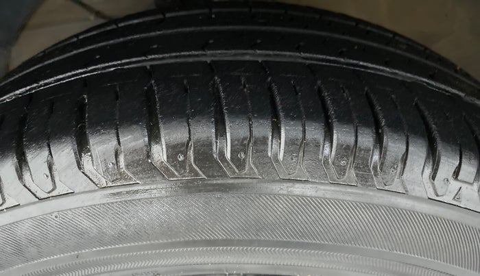 2021 Maruti XL6 ZETA SHVS, Petrol, Manual, 25,374 km, Left Front Tyre Tread