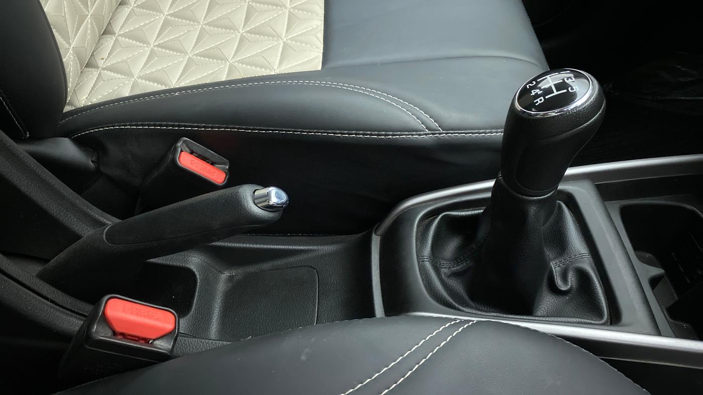 2021 Maruti XL6 ZETA SHVS, Petrol, Manual, 25,374 km, Gear Lever