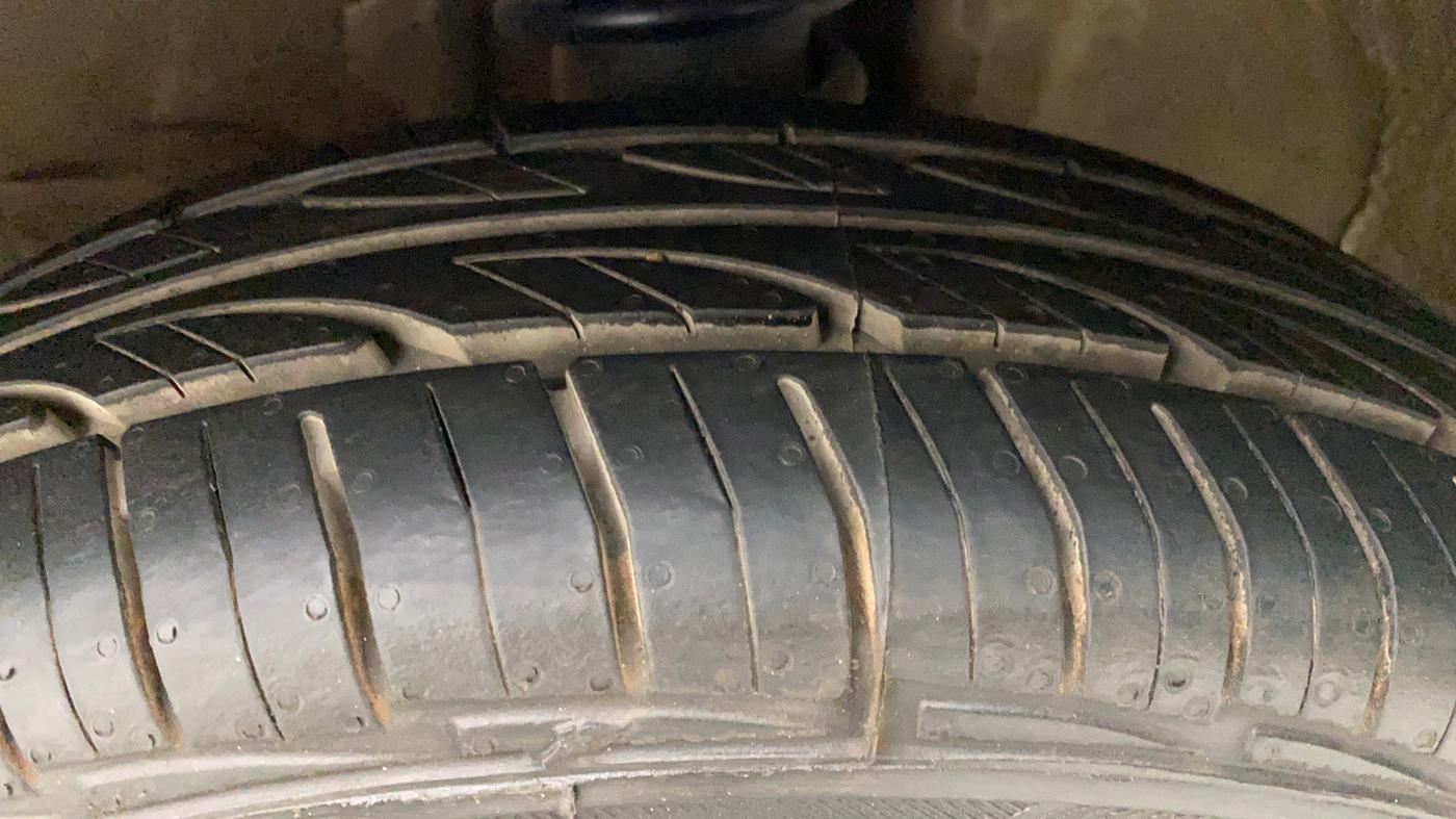 2016 Maruti OMNI E 8 STR, Petrol, Manual, 62,841 km, Right Front Tyre Tread