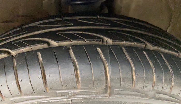 2016 Maruti OMNI E 8 STR, Petrol, Manual, 62,841 km, Right Front Tyre Tread