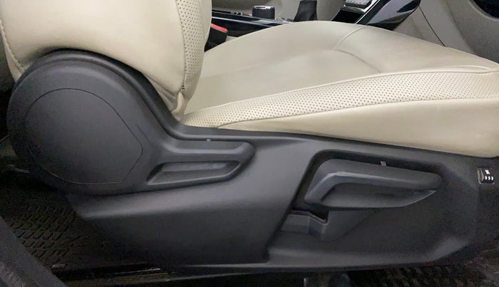 2022 Tata NEXON XZ PLUS (PREMIUM) PETROL, Petrol, Manual, 62,468 km, Driver Side Adjustment Panel