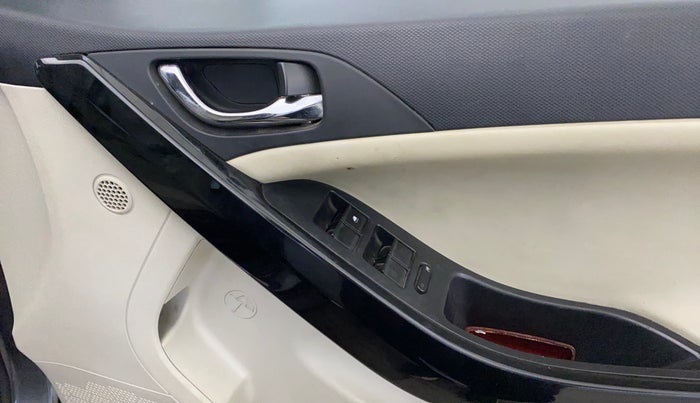 2022 Tata NEXON XZ PLUS (PREMIUM) PETROL, Petrol, Manual, 62,468 km, Driver Side Door Panels Control