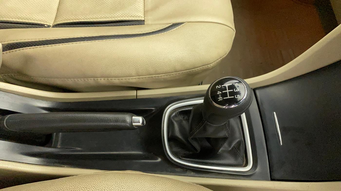 2016 Maruti Ciaz ZXI+, Petrol, Manual, 62,209 km, Gear Lever