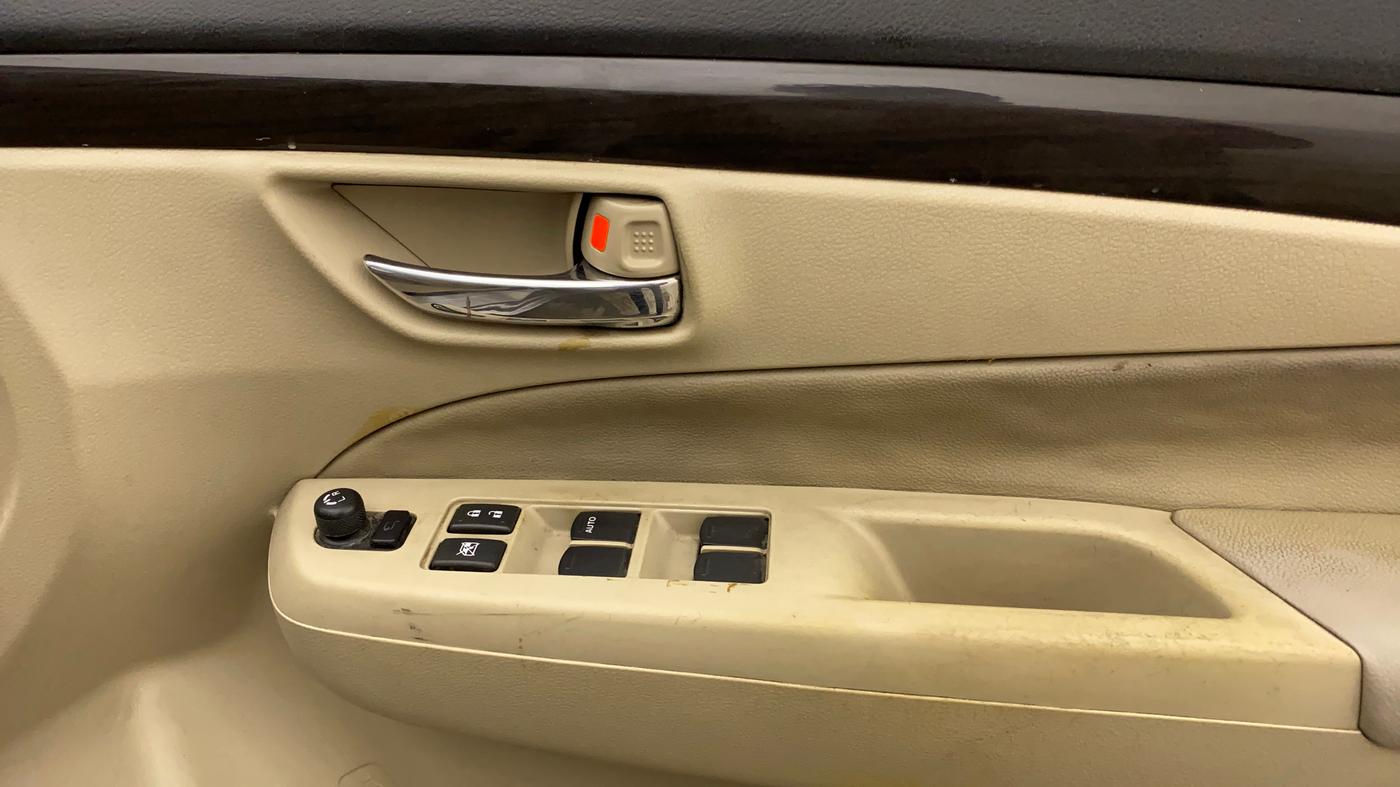 2016 Maruti Ciaz ZXI+, Petrol, Manual, 62,209 km, Driver Side Door Panels Control