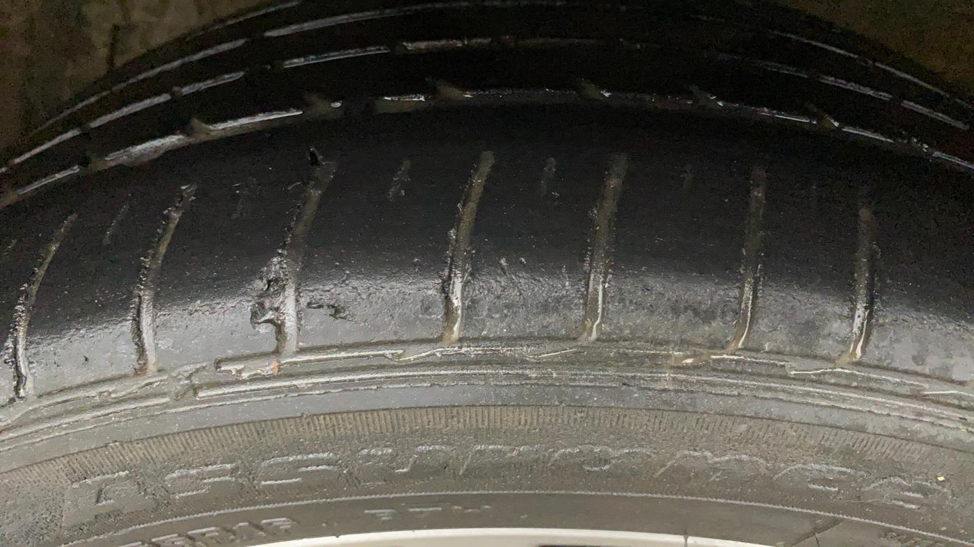 2016 Maruti Ciaz ZXI+, Petrol, Manual, 62,209 km, Left Front Tyre Tread