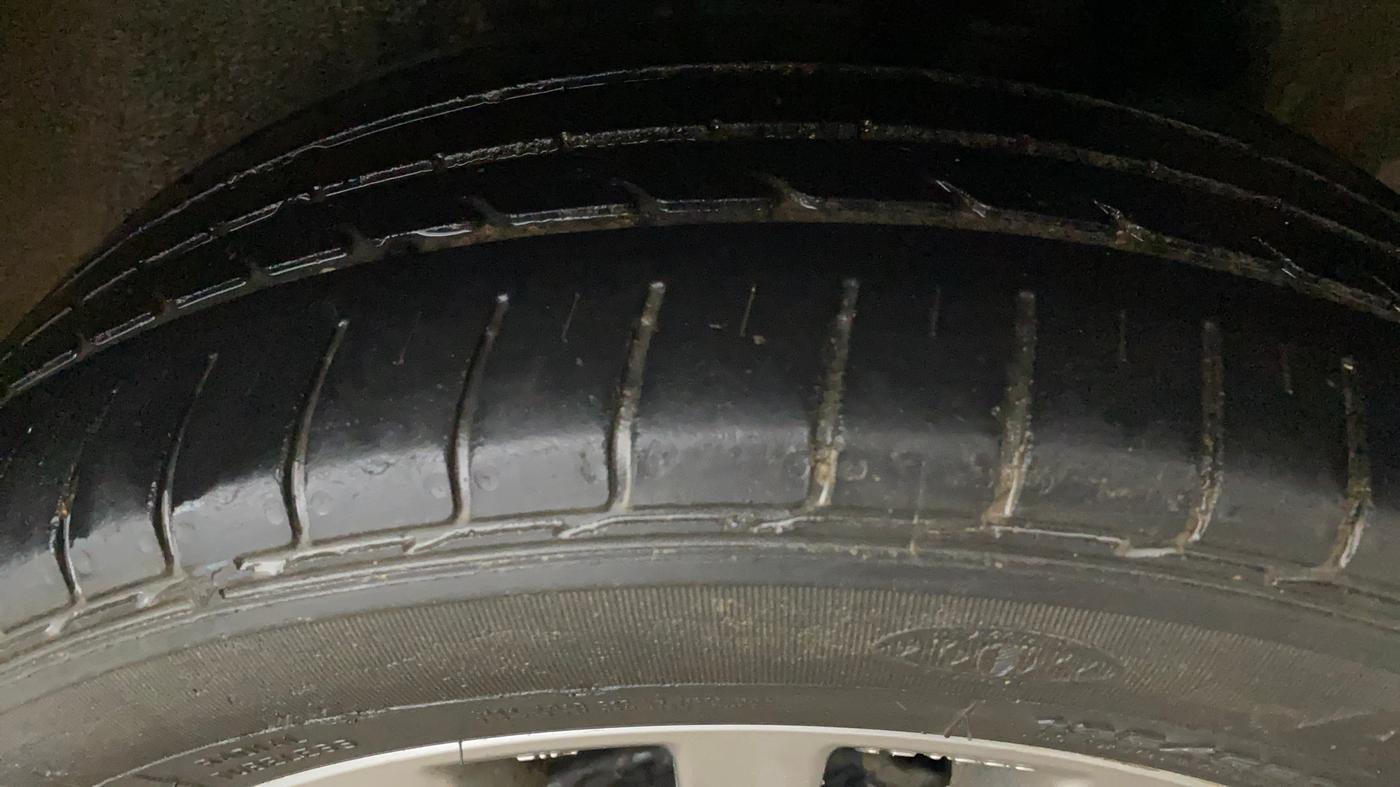 2016 Maruti Ciaz ZXI+, Petrol, Manual, 62,209 km, Left Rear Tyre Tread