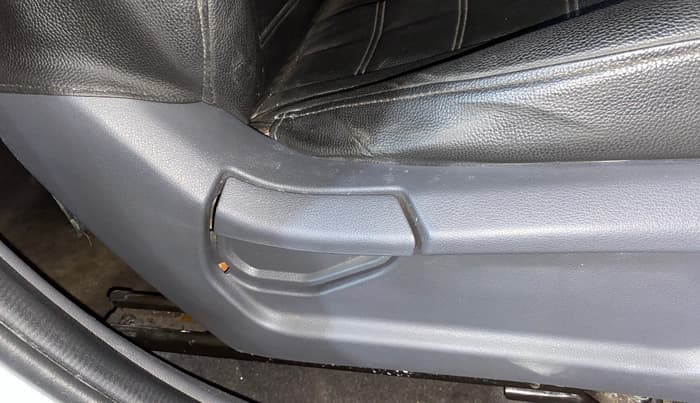 2020 Hyundai AURA E 1.2, Petrol, Manual, 1,17,154 km, Driver Side Adjustment Panel