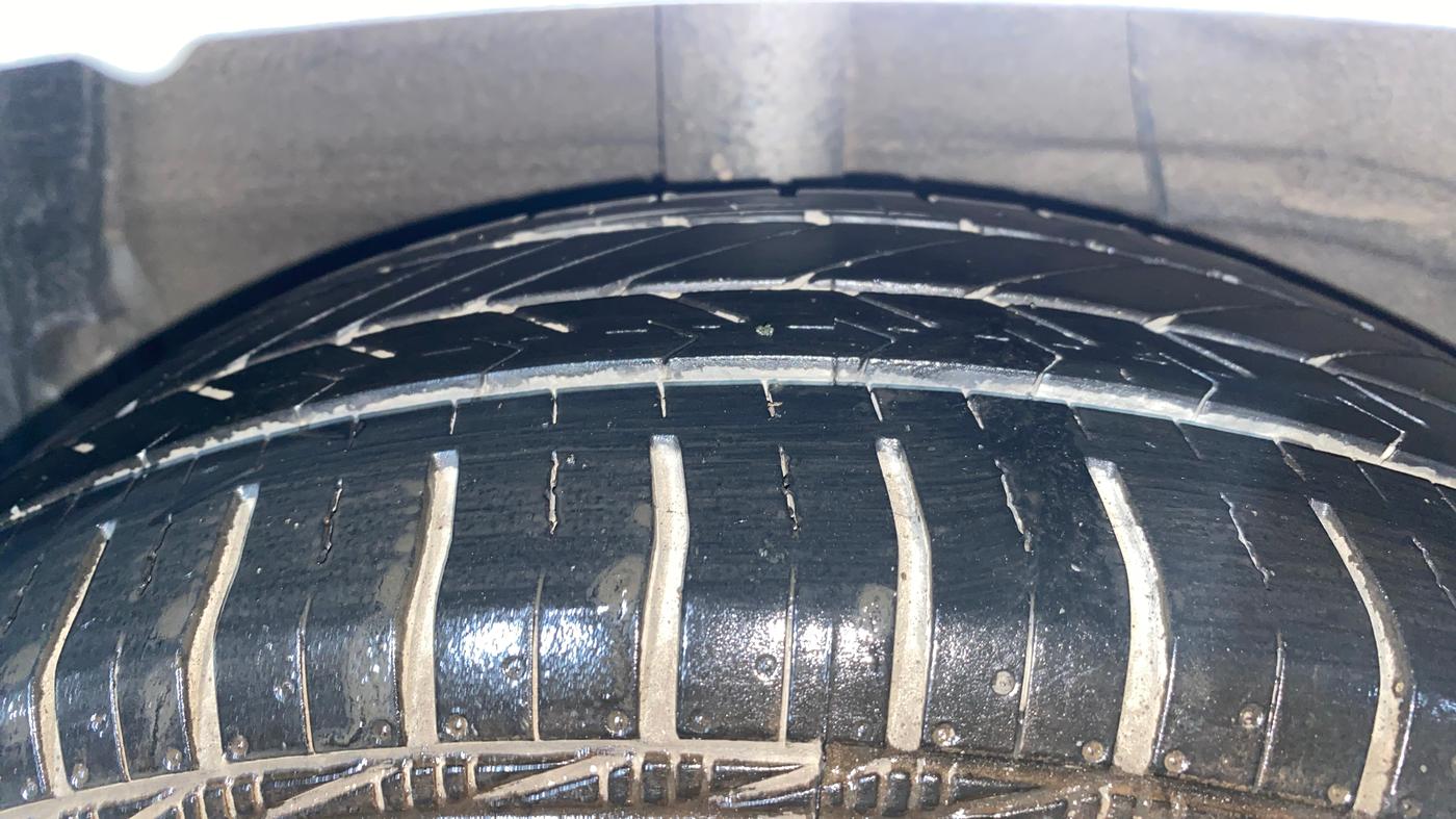 2020 Hyundai AURA E 1.2, Petrol, Manual, 1,17,154 km, Right Rear Tyre Tread