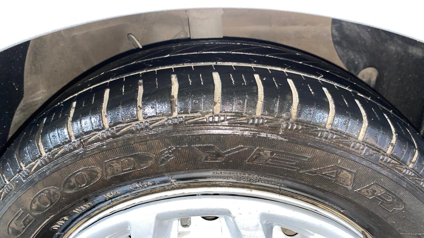2020 Hyundai AURA E 1.2, Petrol, Manual, 1,17,154 km, Right Front Tyre Tread