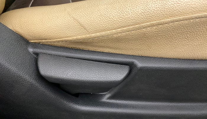 2014 Hyundai Eon D-LITE+, CNG, Manual, 40,187 km, Driver Side Adjustment Panel