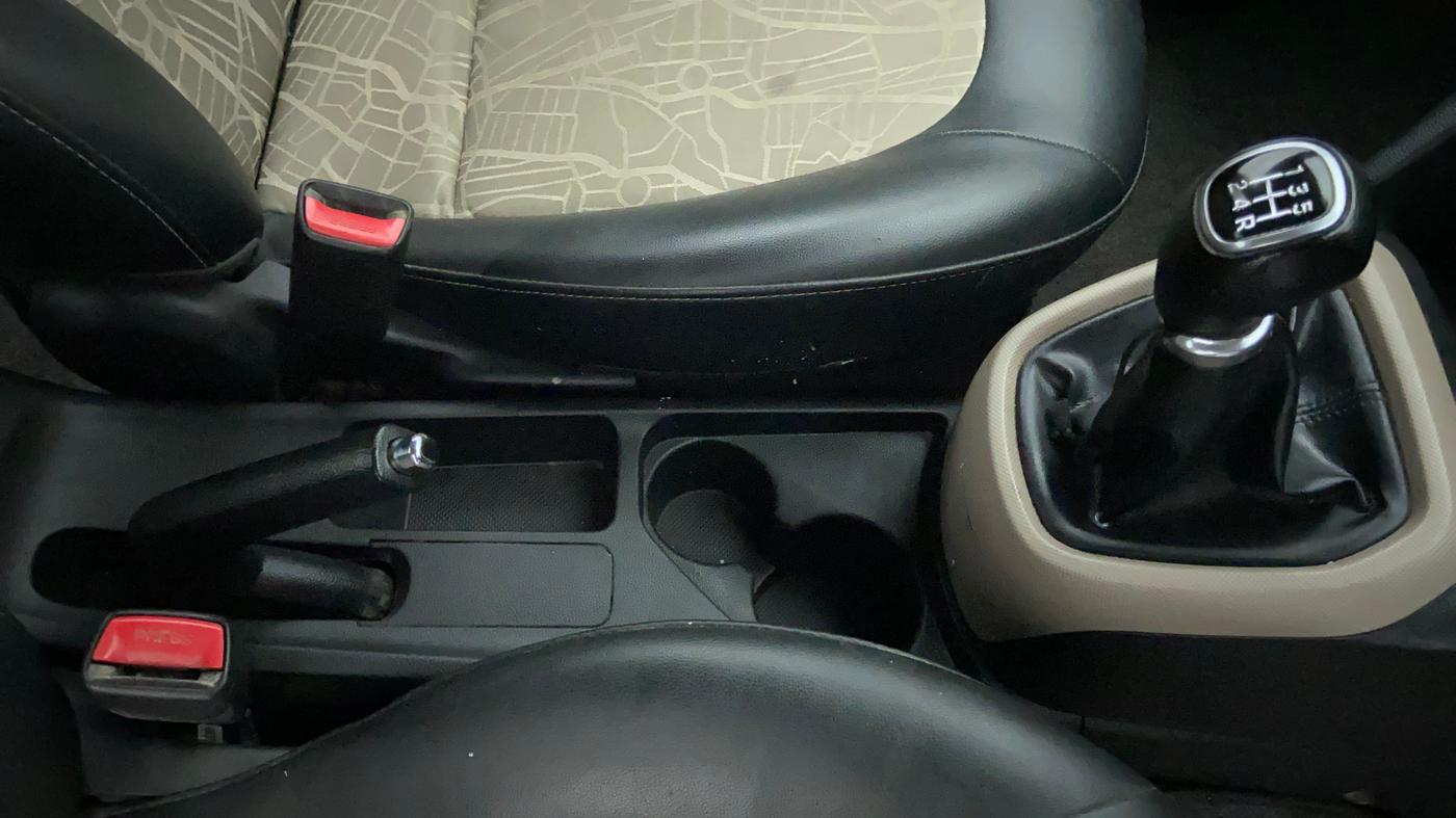 2017 Hyundai Grand i10 SPORTZ 1.2 KAPPA VTVT, Petrol, Manual, 92,995 km, Gear Lever