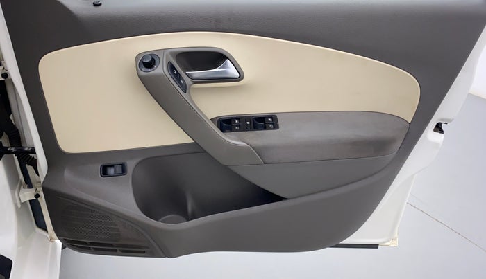 2013 Volkswagen Vento HIGHLINE DIESEL, Diesel, Manual, 1,44,408 km, Driver Side Door Panels Controls