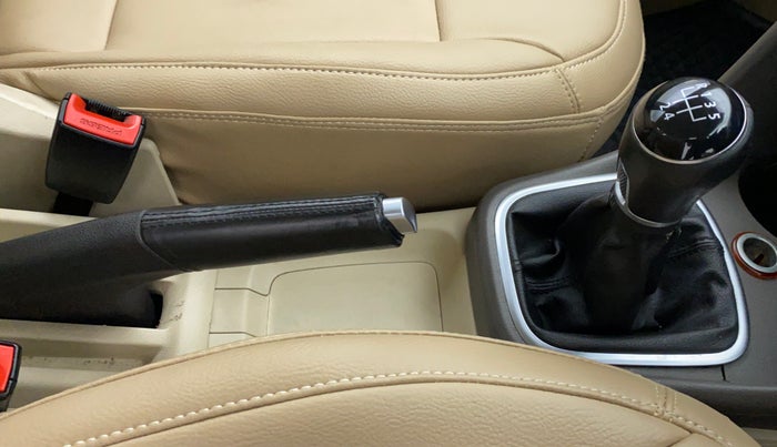 2013 Volkswagen Vento HIGHLINE DIESEL, Diesel, Manual, 1,44,408 km, Gear Lever