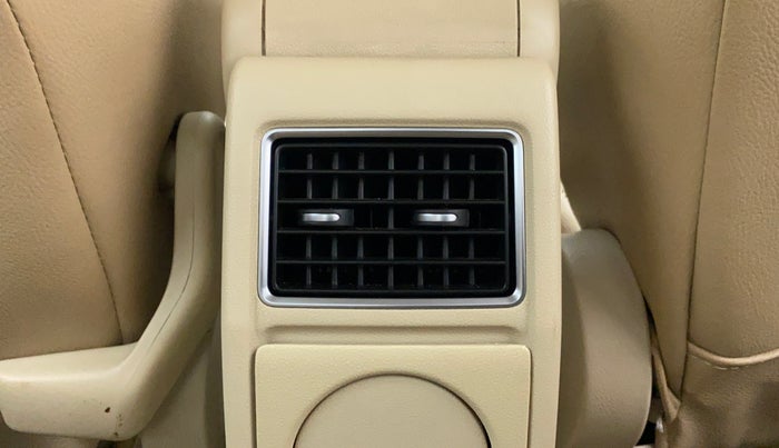 2013 Volkswagen Vento HIGHLINE DIESEL, Diesel, Manual, 1,44,408 km, Rear Ac