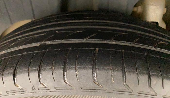 2021 Mahindra XUV300 W6 1.5 DIESEL, Diesel, Manual, 86,265 km, Right Rear Tyre Tread