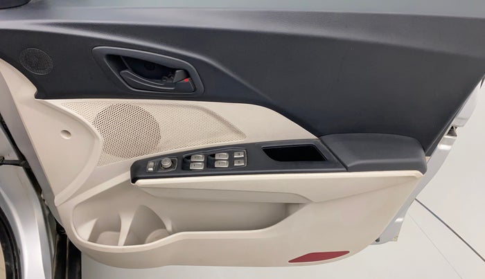 2021 Mahindra XUV300 W6 1.5 DIESEL, Diesel, Manual, 86,265 km, Driver Side Door Panels Control