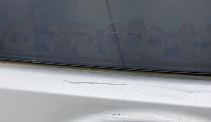 2021 Mahindra XUV300 W6 1.5 DIESEL, Diesel, Manual, 86,265 km, Dicky (Boot door) - Minor scratches