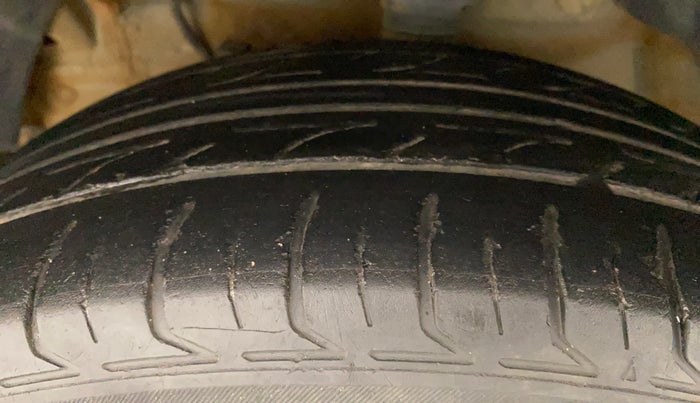 2021 Mahindra XUV300 W6 1.5 DIESEL, Diesel, Manual, 86,265 km, Left Front Tyre Tread