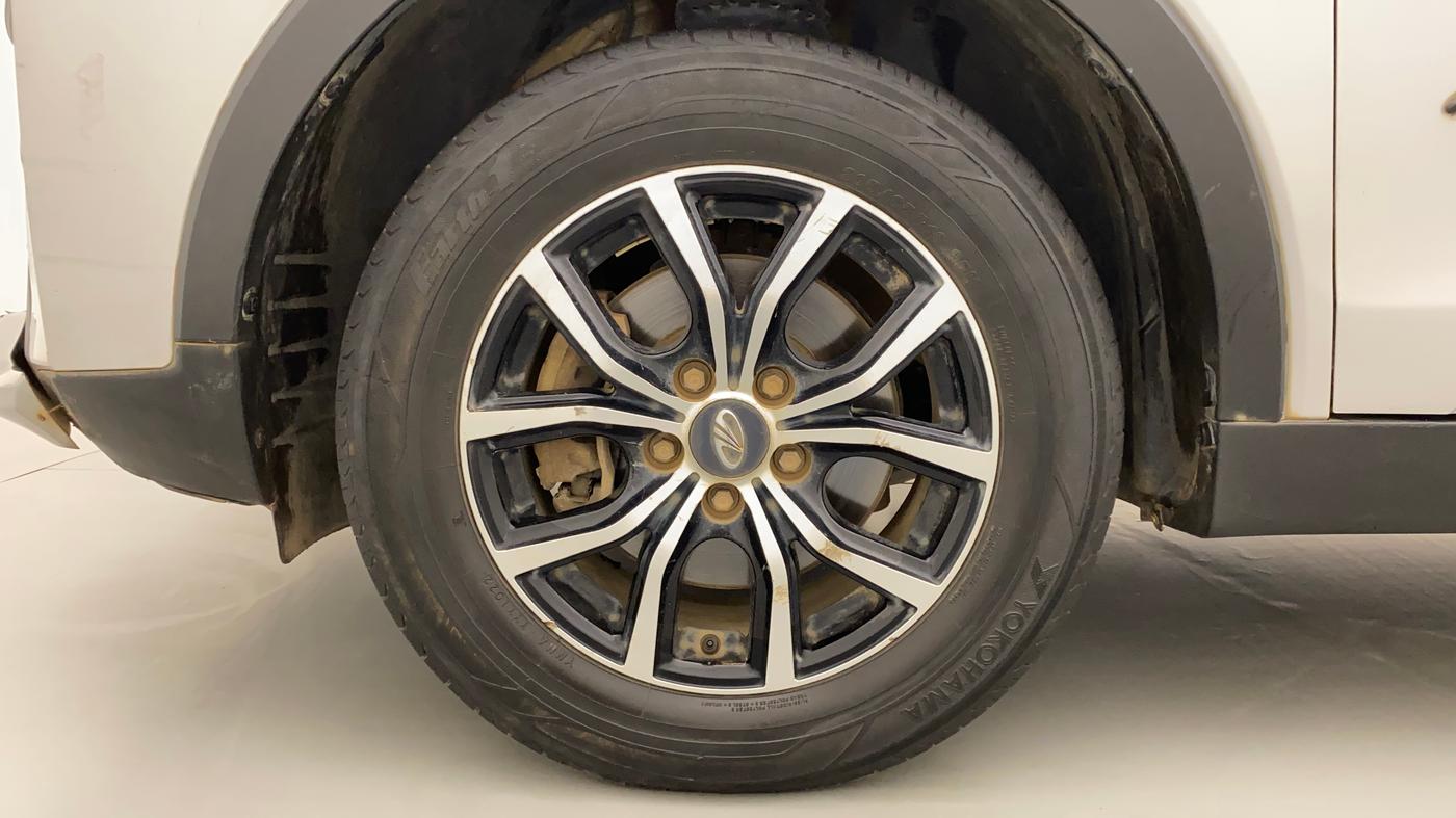 2021 Mahindra XUV300 W6 1.5 DIESEL, Diesel, Manual, 86,265 km, Left Front Wheel