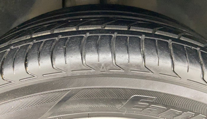 2016 Mercedes Benz B Class B200 CDI SPORT, Diesel, Automatic, 28,265 km, Right Front Tyre Tread