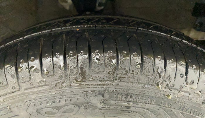 2012 Hyundai i10 ERA 1.1, Petrol, Manual, 1,04,035 km, Right Front Tyre Tread