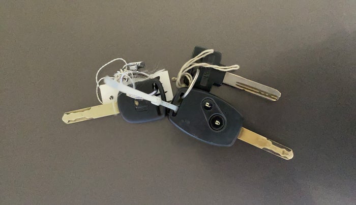 2015 Honda Amaze 1.2L I-VTEC SX, Petrol, Manual, 1,09,430 km, Key Close Up