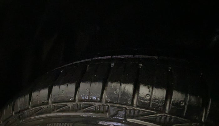 2015 Honda Amaze 1.2L I-VTEC SX, Petrol, Manual, 1,09,430 km, Left Front Tyre Tread