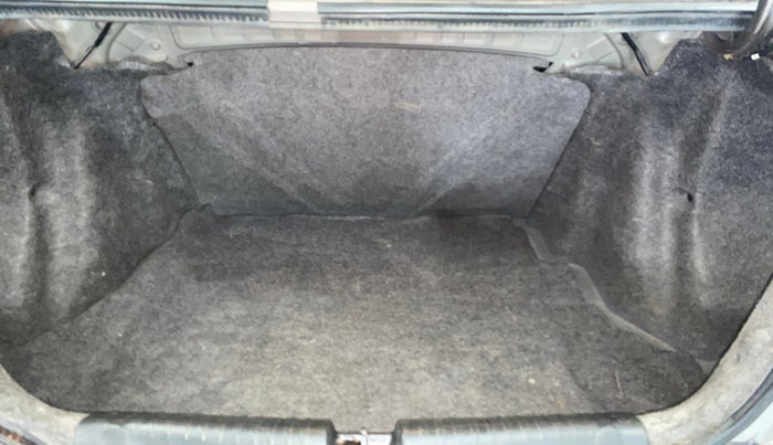 2015 Honda Amaze 1.2L I-VTEC SX, Petrol, Manual, 1,09,430 km, Boot Inside