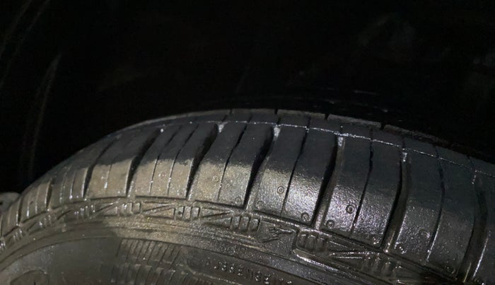 2015 Honda Amaze 1.2L I-VTEC SX, Petrol, Manual, 1,09,430 km, Right Front Tyre Tread