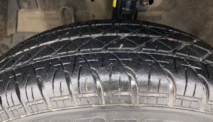 2014 Maruti Swift VXI, Petrol, Manual, 95,559 km, Left Front Tyre Tread
