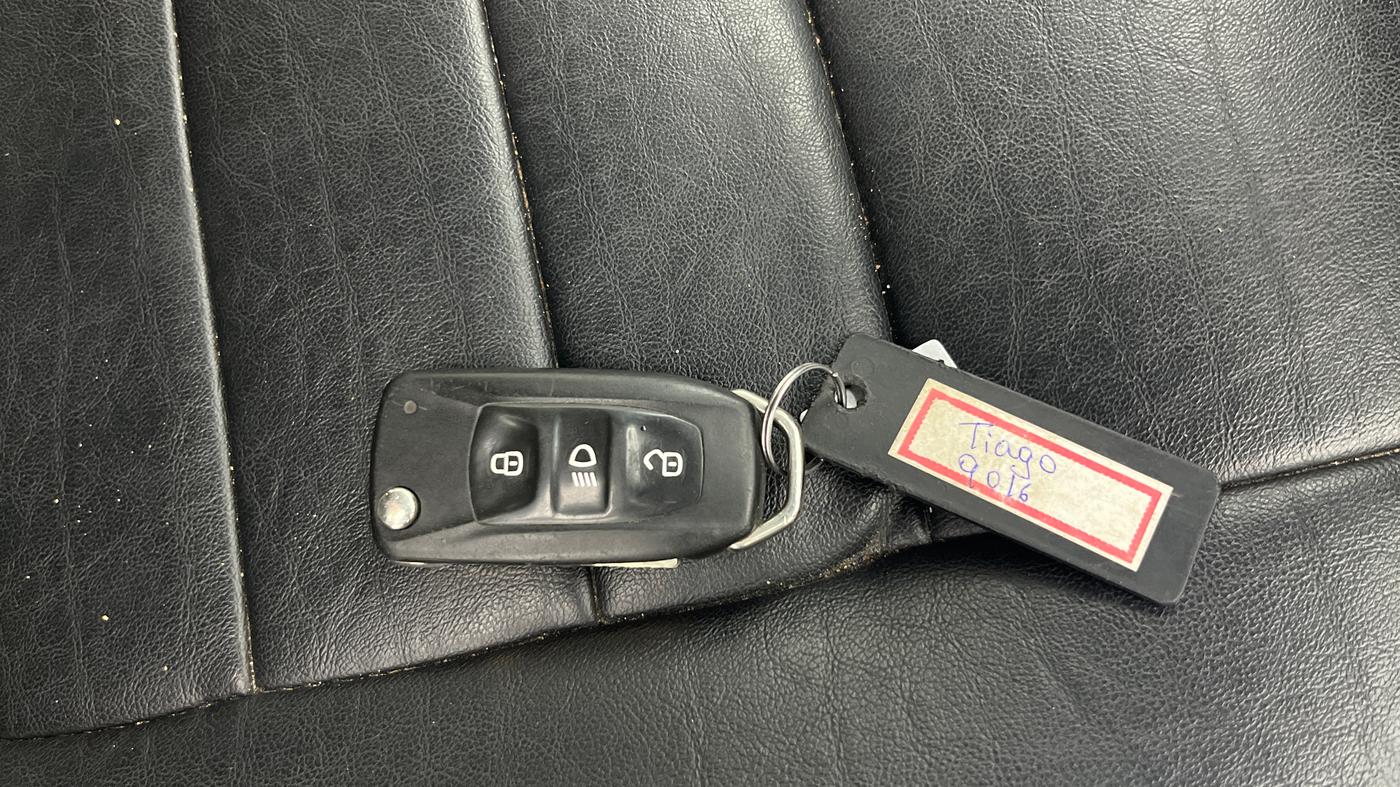 2020 Tata Tiago XZ PLUS DUAL TONE PETROL, Petrol, Manual, 45,112 km, Key Close Up