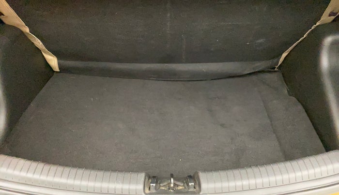 2017 Hyundai Grand i10 ASTA 1.2 KAPPA VTVT, Petrol, Manual, 60,490 km, Boot Inside