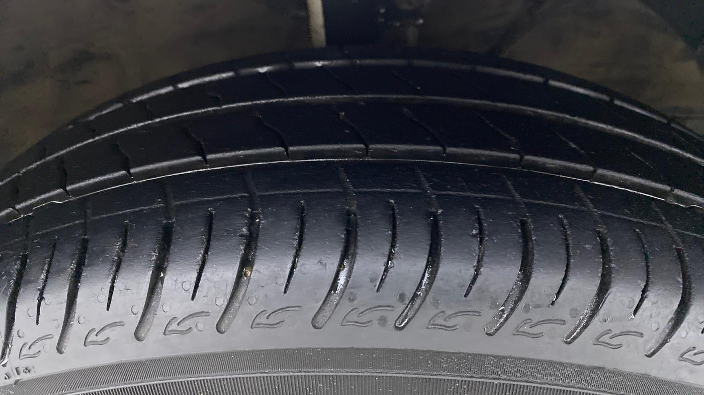 2021 Maruti Baleno DELTA PETROL 1.2, Petrol, Manual, 22,386 km, Right Front Tyre Tread