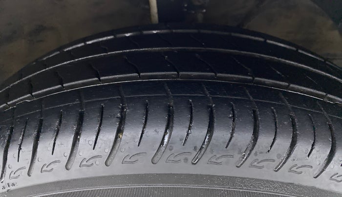 2021 Maruti Baleno DELTA PETROL 1.2, Petrol, Manual, 22,386 km, Right Front Tyre Tread