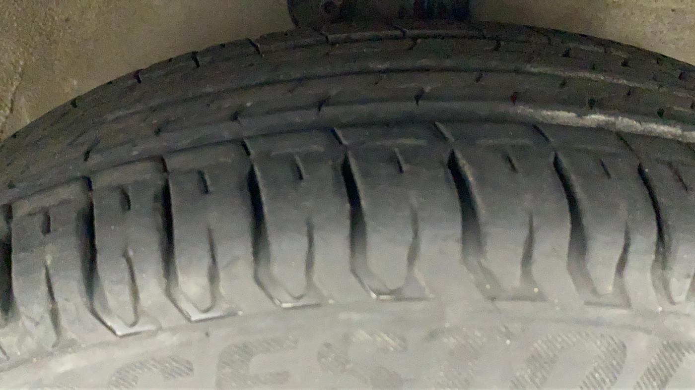 2010 Maruti A Star VXI, Petrol, Manual, 47,148 km, Right Front Tyre Tread