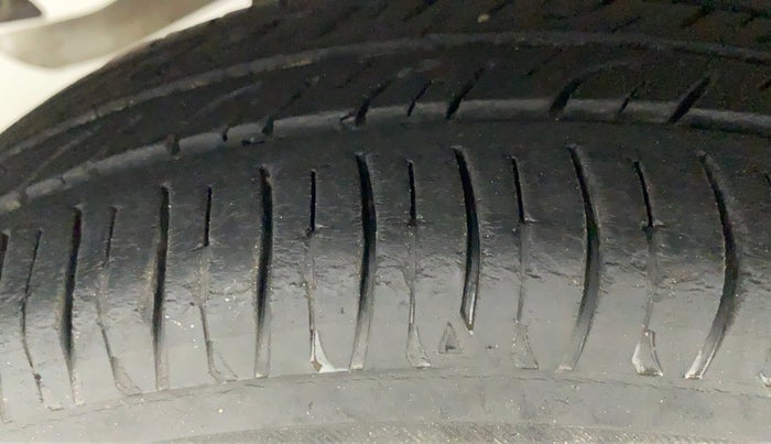 2010 Maruti A Star VXI, Petrol, Manual, 47,148 km, Right Rear Tyre Tread