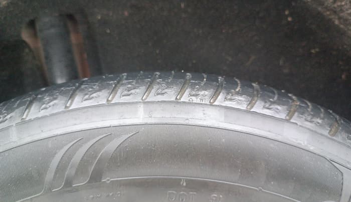 2016 Maruti Vitara Brezza ZDI, Diesel, Manual, 66,687 km, Right Rear Tyre Tread