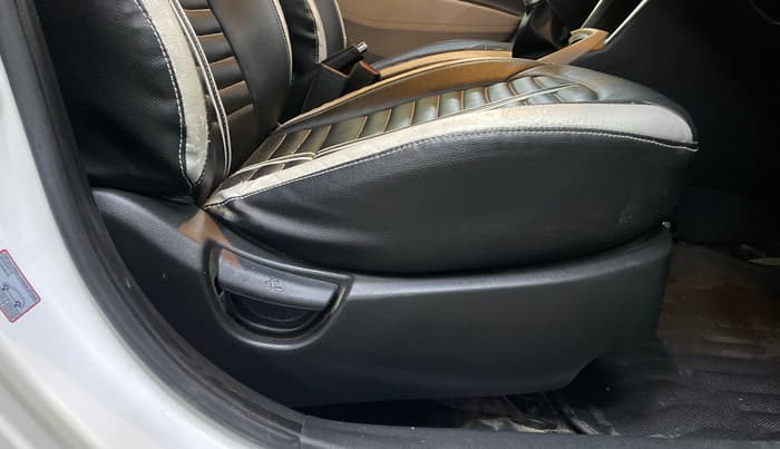 2019 Hyundai Grand i10 SPORTZ 1.2 KAPPA VTVT, Petrol, Manual, 9,428 km, Driver Side Adjustment Panel