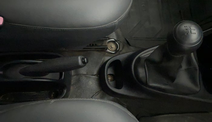 2013 Toyota Etios Liva G, Petrol, Manual, 79,965 km, Gear Lever