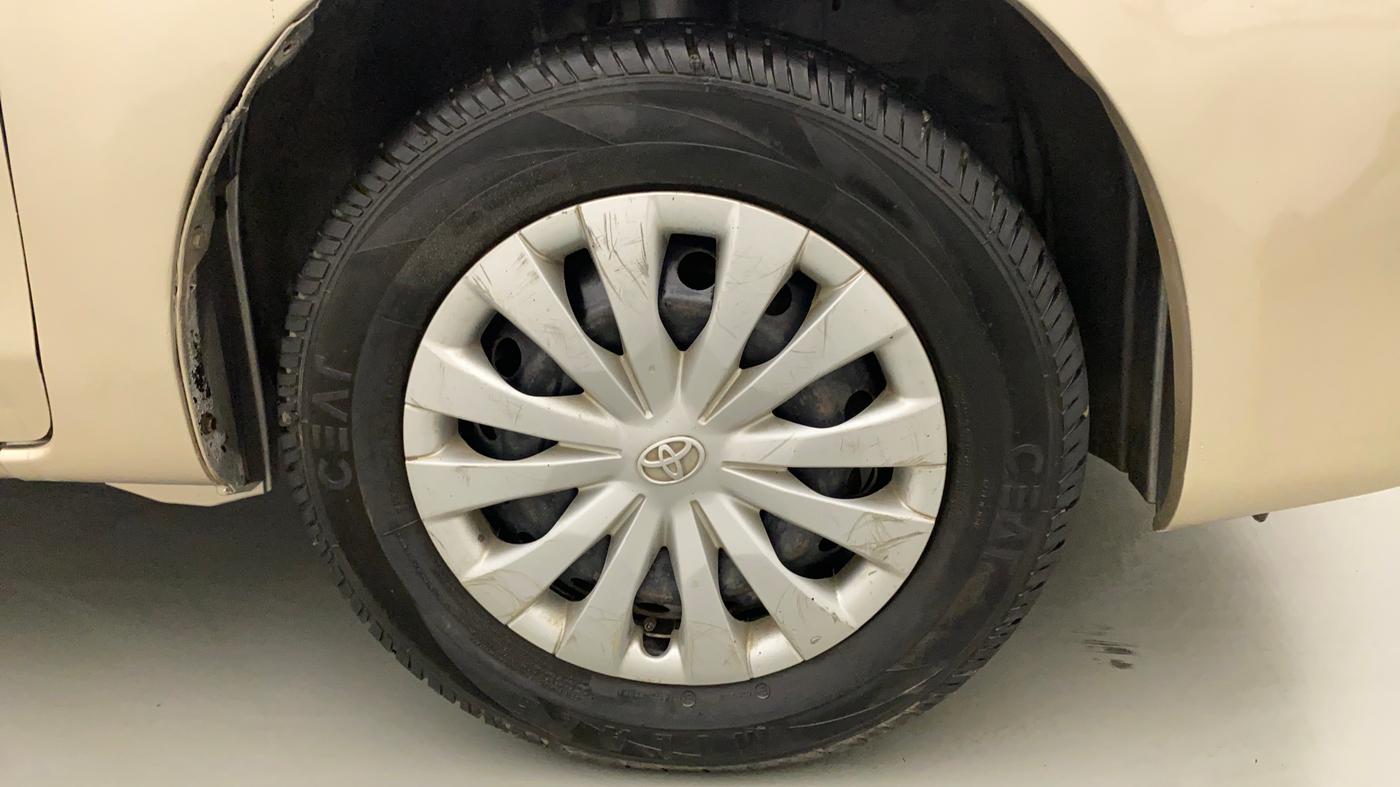 2013 Toyota Etios Liva G, Petrol, Manual, 79,965 km, Right Front Wheel