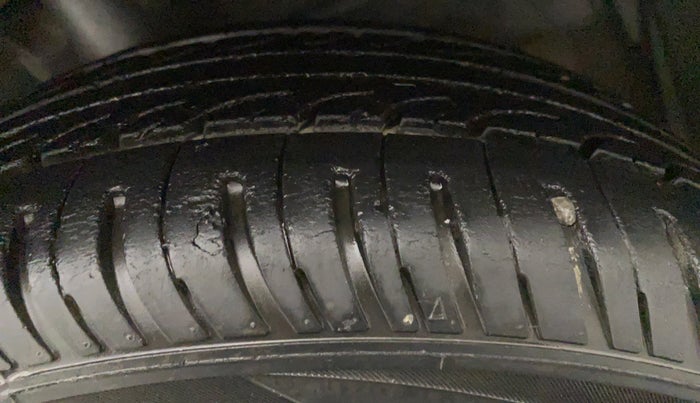 2013 Toyota Etios Liva G, Petrol, Manual, 79,965 km, Right Rear Tyre Tread