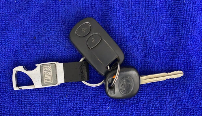 2013 Toyota Etios Liva G, Petrol, Manual, 79,965 km, Key Close Up