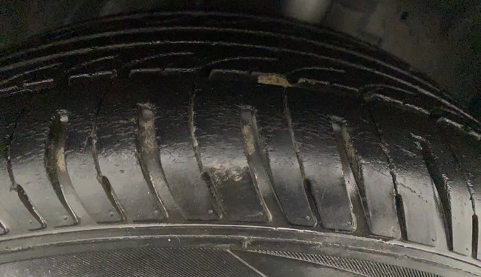 2013 Toyota Etios Liva G, Petrol, Manual, 79,965 km, Right Front Tyre Tread