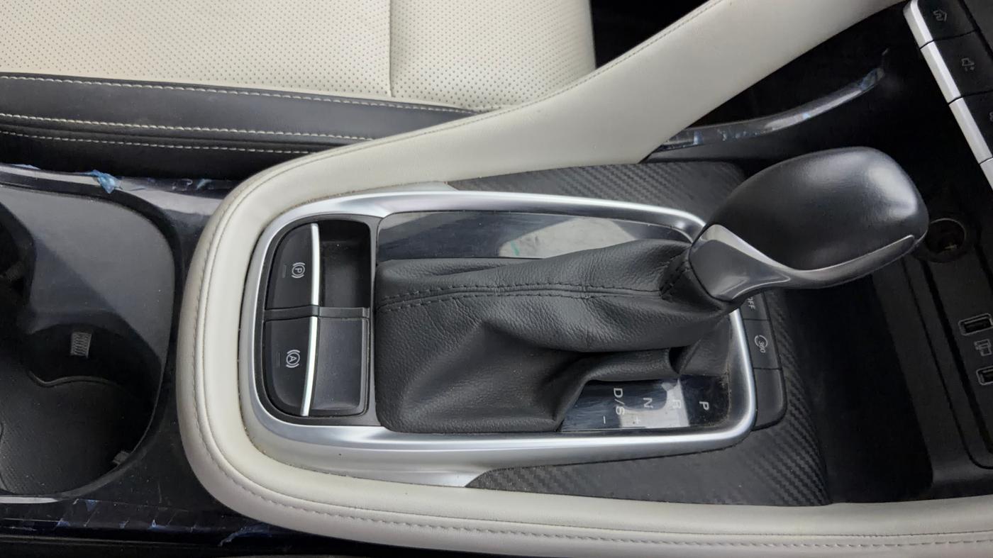 2023 MG ASTOR SHARP 1.5 CVT, Petrol, Automatic, 27,676 km, Gear Lever