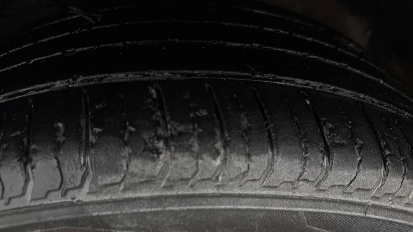2017 Maruti Baleno ALPHA PETROL 1.2, Petrol, Manual, 49,813 km, Left Front Tyre Tread