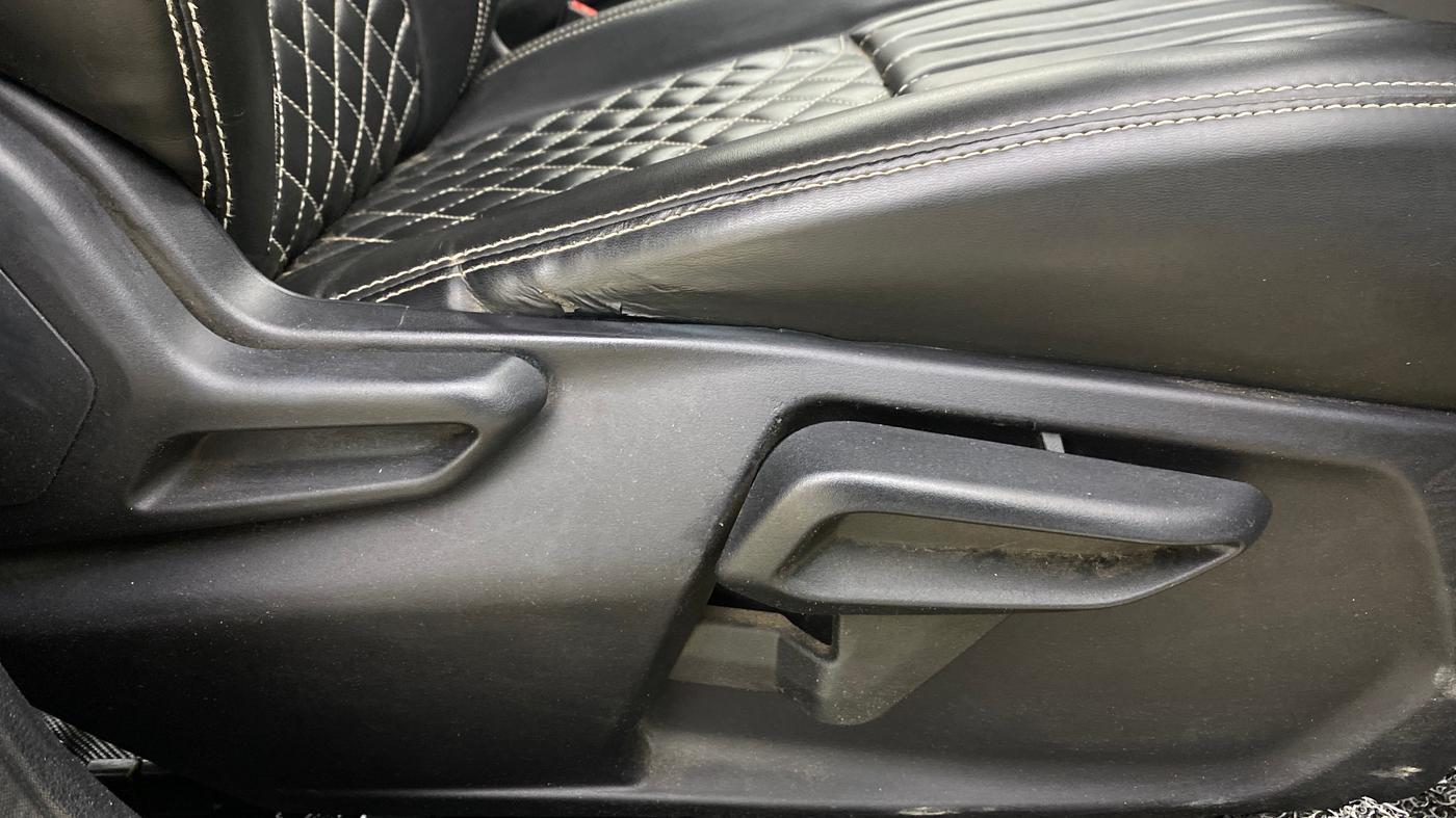 2022 Tata Tiago XT CNG, CNG, Manual, 86,963 km, Driver Side Adjustment Panel