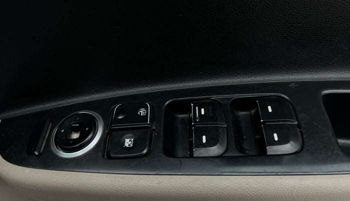 2015 Hyundai Grand i10 SPORTZ 1.2 KAPPA VTVT, CNG, Manual, 53,745 km, Driver Side Door Panels Control