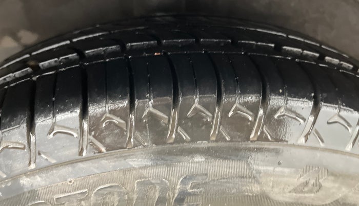 2015 Hyundai Grand i10 SPORTZ 1.2 KAPPA VTVT, CNG, Manual, 53,745 km, Right Rear Tyre Tread