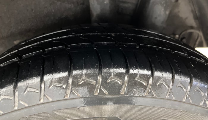 2015 Hyundai Grand i10 SPORTZ 1.2 KAPPA VTVT, CNG, Manual, 53,745 km, Left Rear Tyre Tread